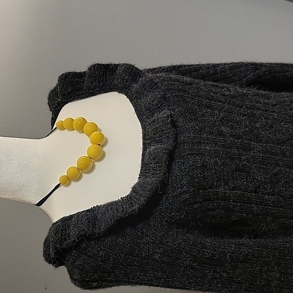 Topshop Soft Open Back Ruffle Detail Charcoal Gray Sweater - Size 4/6 - Picture 4 of 11